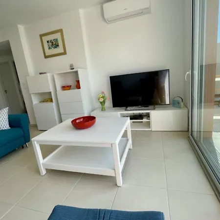 Bel 3 Pieces Climatise Avec Terrasse, Vue Collines Et Mer, Parking Privatif, - Fr-1-226b-160 *