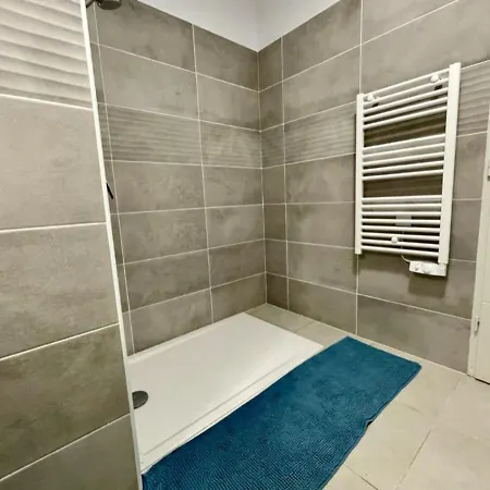 Bel 3 Pieces Climatise Avec Terrasse, Vue Collines Et Mer, Parking Privatif, - Fr-1-226b-160 *