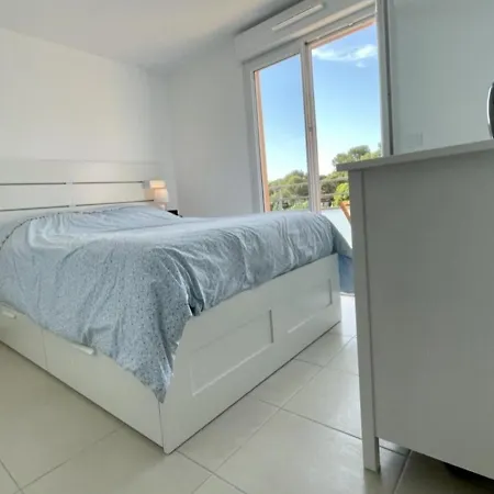 Lägenhet Bel 3 Pieces Climatise Avec Terrasse, Vue Collines Et Mer, Parking Privatif, - Fr-1-226b-160 *