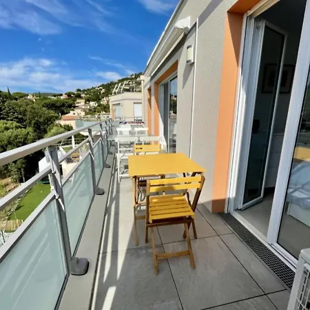 Bel 3 Pieces Climatise Avec Terrasse, Vue Collines Et Mer, Parking Privatif, - Fr-1-226b-160 *