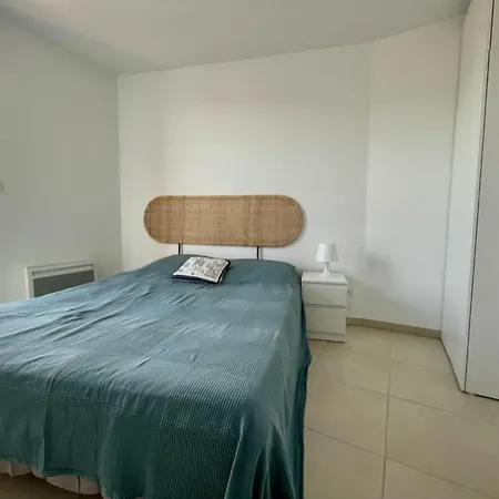 Lägenhet Bel 3 Pieces Climatise Avec Terrasse, Vue Collines Et Mer, Parking Privatif, - Fr-1-226b-160 *