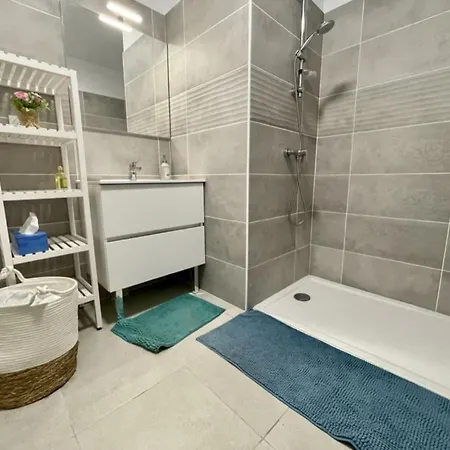 Bel 3 Pieces Climatise Avec Terrasse, Vue Collines Et Mer, Parking Privatif, - Fr-1-226b-160 * Cavalaire-sur-Mer