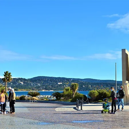 Lägenhet Bel 3 Pieces Climatise Avec Terrasse, Vue Collines Et Mer, Parking Privatif, - Fr-1-226b-160